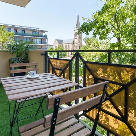 Le Douze Au Soleil - Terrasse, Parking Et Tram